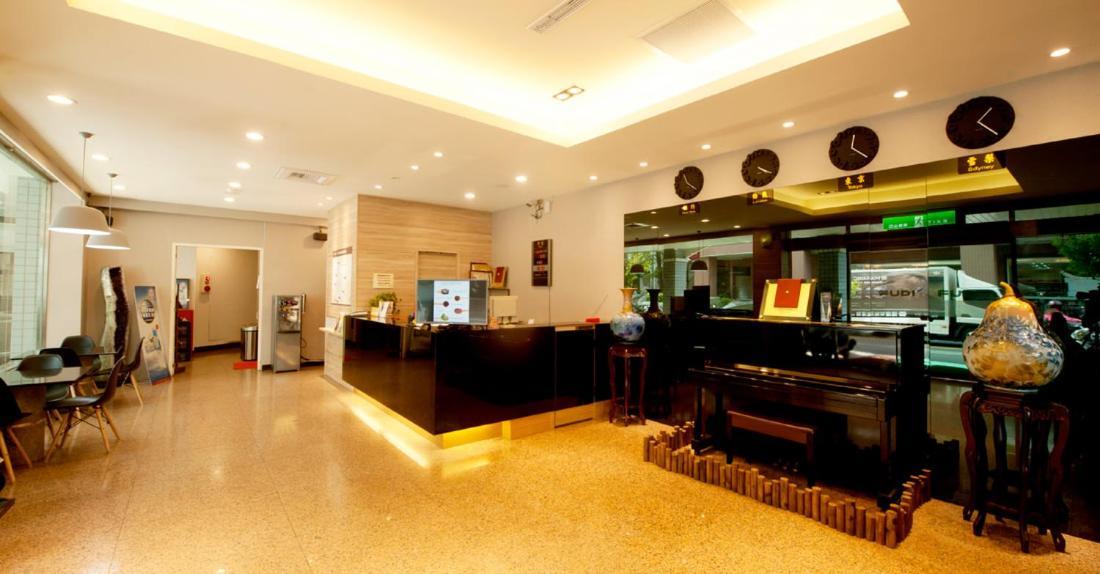 Fudi Hotel Đài Trung Ngoại thất bức ảnh