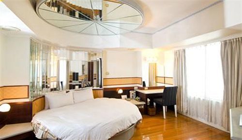 Fudi Hotel Đài Trung Ngoại thất bức ảnh